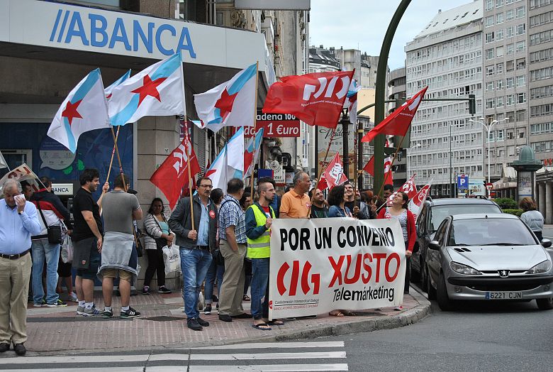 16-07-11 MobilizacionCentrosChamadasACorunha08.JPG